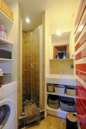 Towels, toilet paper