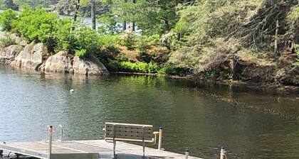 McFarland's Pond Cottage - Waterfront - West Harbor Pond!