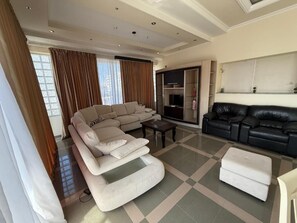 Comfort Apartment, Sea View | Living area | Flat-screen TV - Green Garden Villa (Durrës)