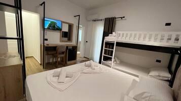 Quadruple Room, Garden View | Soundproofing, free WiFi