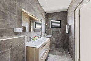 Bathroom - Villa Amber with pool at mambo beach (Willemstad)