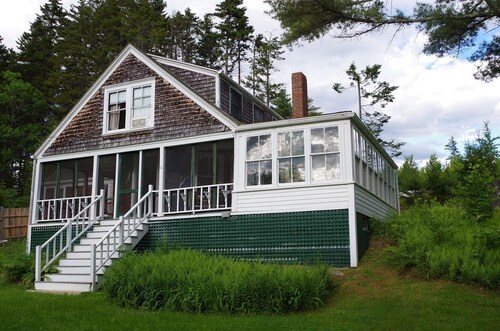 Green Pastures - Classic Maine Cottage!