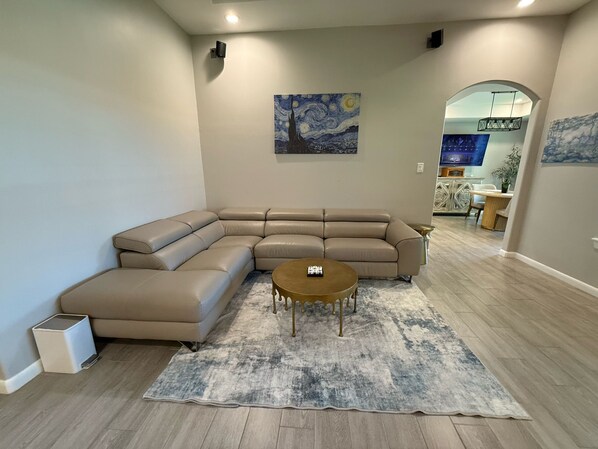 Smart TV, fireplace, stereo