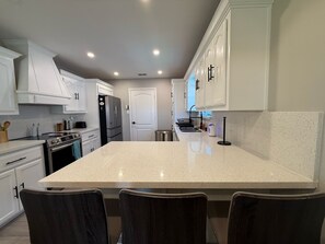 Fridge, microwave, oven, stovetop - U Patio Oasis - 3 br - 2 bth (Edinburg)