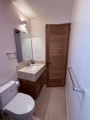 Comfort Apartment, Balcony, City View | Bathroom