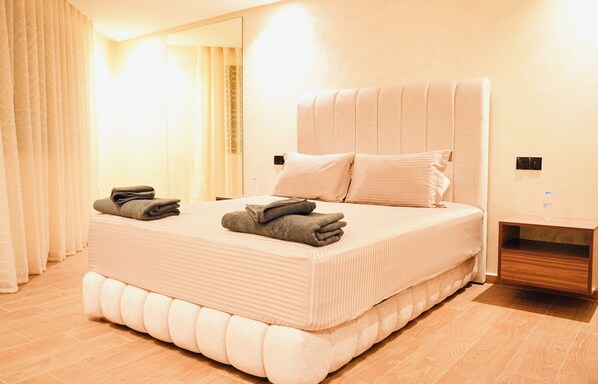 3 chambres, fer et planche à repasser, Wi-Fi, draps fournis