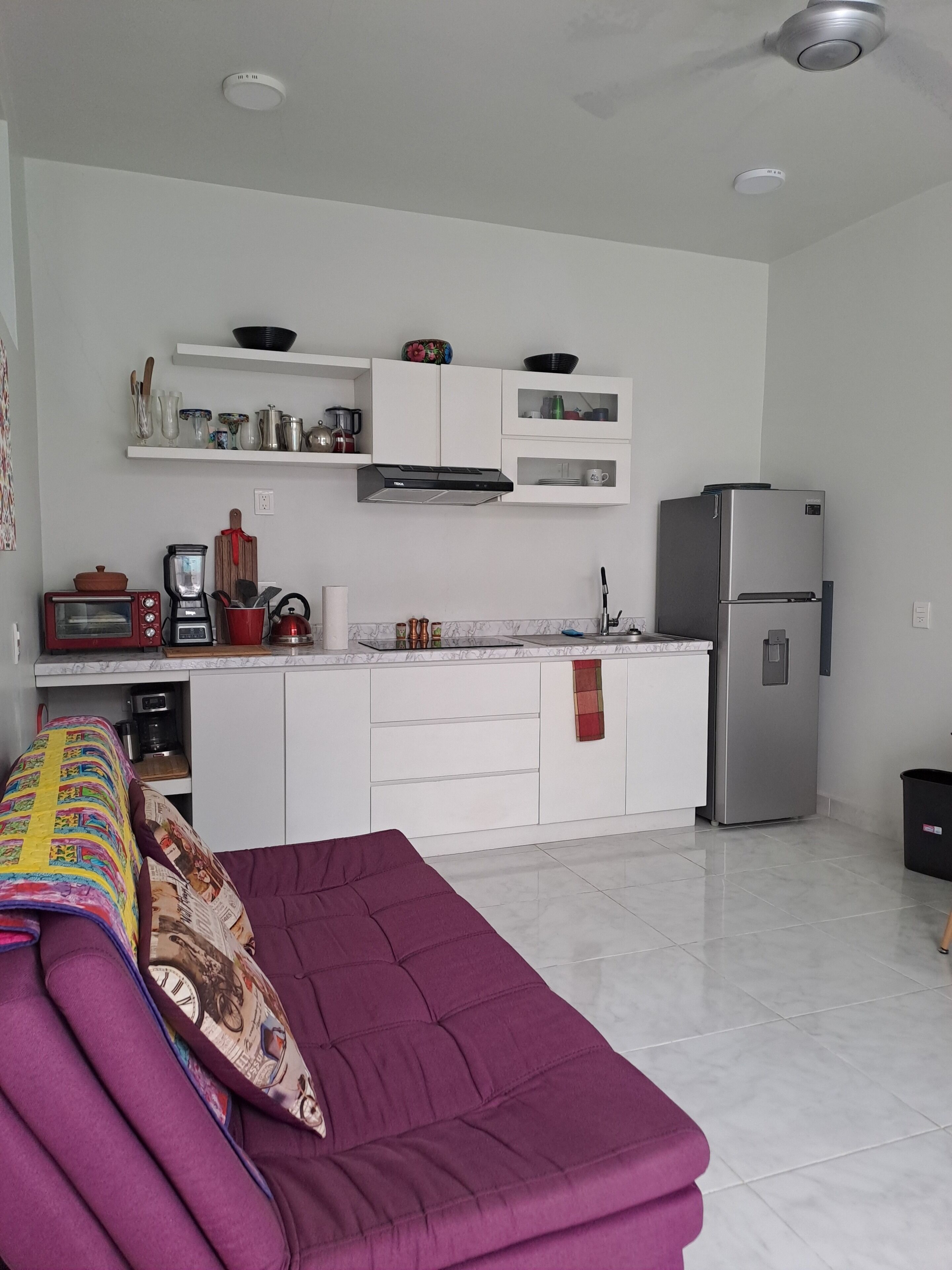 Basic Studio | Living area