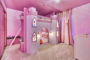 10 bedrooms, iron/ironing board, WiFi, bed sheets