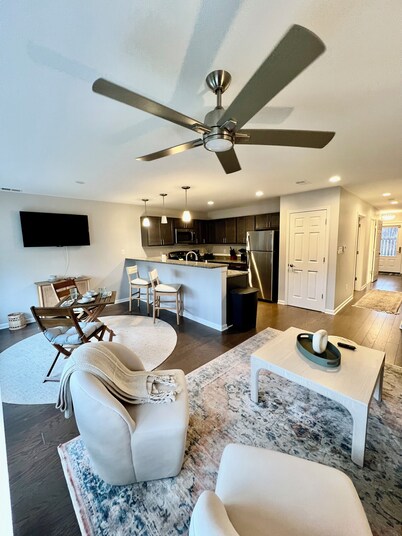 Sunsets at Angola on the Lake Charming 3-bedroom townhome