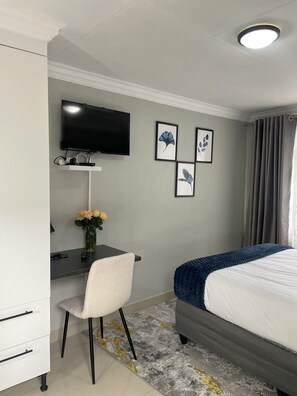 Desk, laptop workspace, iron/ironing board, free WiFi