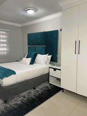 Desk, laptop workspace, iron/ironing board, free WiFi