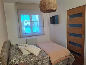 3 chambres, fer et planche à repasser, Wi-Fi, draps fournis