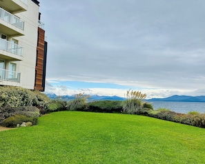 Property grounds - Oasis apartment on the Nahuel Huapi Lake (San Carlos de Bariloche)