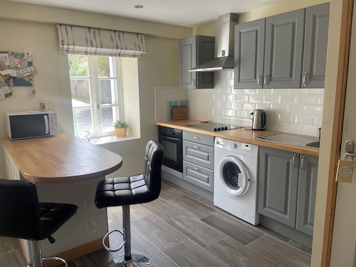 Large house over 3 floors in quiet village setting close to canal & country walk