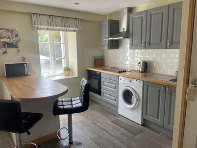 Large house over 3 floors in quiet village setting close to canal & country walk