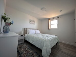 1 soverom, safe på rommet, skrivebord og strykejern/-brett