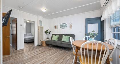 Charming 2-Bedroom Getaway A/C, WIFI, Covered porch just 3 Minutes to the Beach!