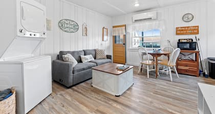 Charming 2-Bedroom Getaway A/C, WIFI, Covered porch just 3 Minutes to the Beach!