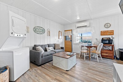 Charming 2-Bedroom Getaway A/C, WIFI, Covered porch just 3 Minutes to the Beach!