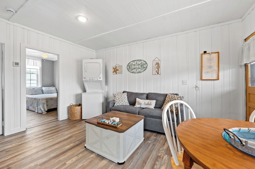 Charming 2-bedroom Getaway A/c, Wifi, Covered Porch Just 3 Minutes To The Beach! - Seabrook, NH