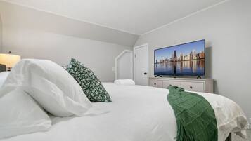 3 chambres, bureau, fer et planche à repasser, lit parapluie