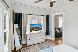 6 bedrooms, desk, iron/ironing board, travel cot