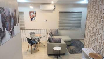 Deluxe Apartment, Balcony, City View | Living area