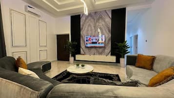 Deluxe Apartment, Balcony, City View | Living area