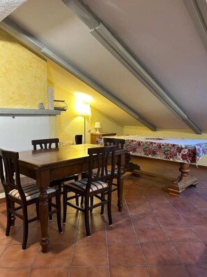 Triple Room, Non Smoking, Kitchenette | Living area - B&B La Dimora di San Paolo (Foligno)
