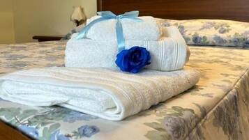 Triple Room, Non Smoking, Kitchenette | Free WiFi, bed sheets