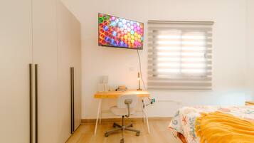 3 habitaciones, escritorio, tabla de planchar con plancha y wifi gratis