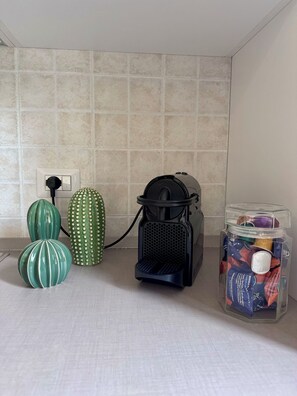 Kaffee und/oder Kaffeemaschine