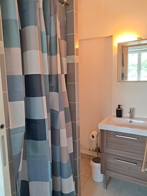 Towels, toilet paper