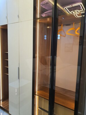 1 chambre, chambres insonorisées, fer et planche à repasser