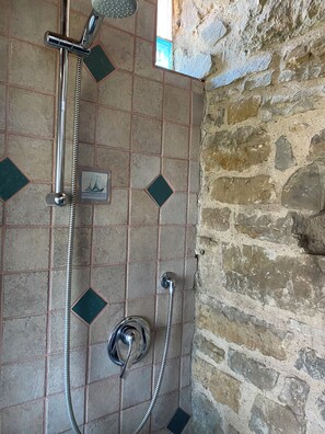 Shower, hair dryer, bidet, towels - Cà Nova 1590, a charming accommodation in an ancient hamlet (Emilia-Romagna)
