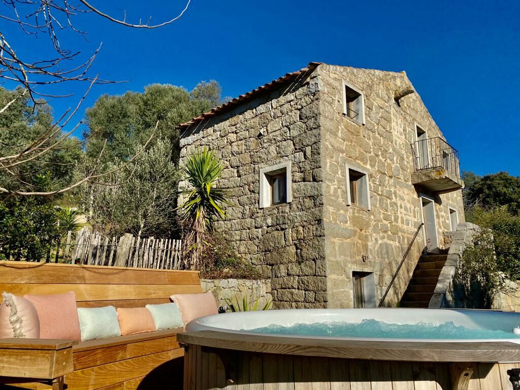 Deluxe Villa, Patio, Garden View | Private spa tub