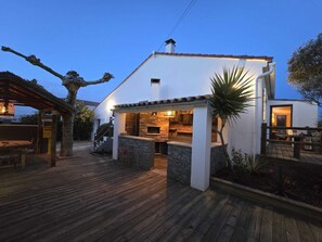 Outdoor dining - Charming cosy villa with swimming pool located between Aix en Provence and Marseille (Saint-Victoret)