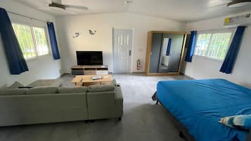 Family Studio Suite, Non Smoking, Private Bathroom