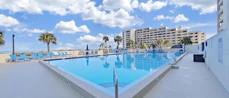 Piscina all'aperto, una piscina riscaldata