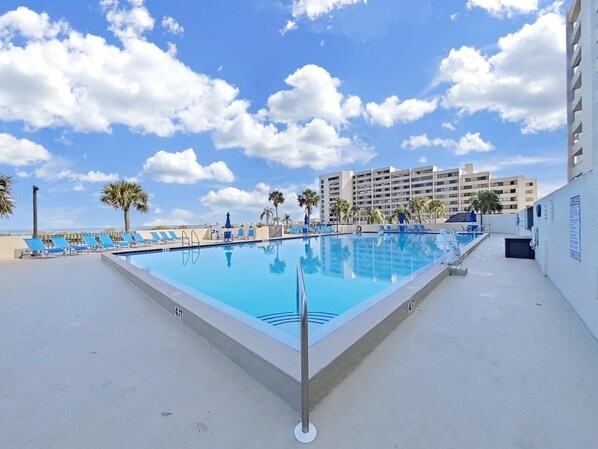 Outdoor pool, a heated pool