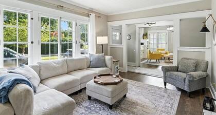 Spacious, Southern Charm! 4-bedroom house in Dayton that accommodates 11 guests!
