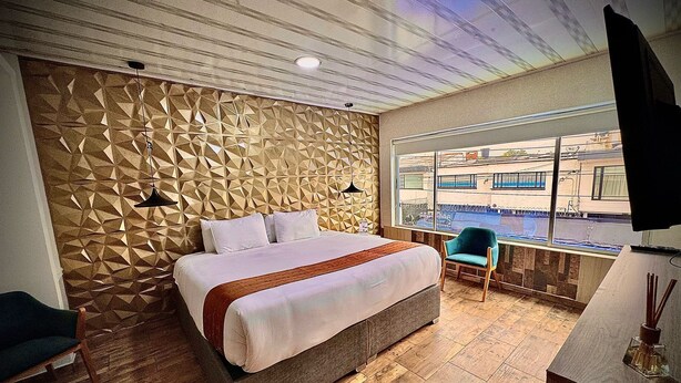 Ảnh chưa phân loại, 1 trong số 17 ảnh, nút