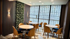 Ảnh chưa phân loại, 2 trong số 17 ảnh, nút