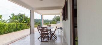 Bas de villa between sea and countryside