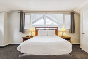 2 soverom, skrivebord, strykejern/-brett og wi-fi (inkludert)