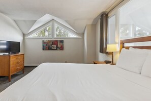 2 makuuhuonetta, työpöytä, silitysrauta/-lauta, ilmainen Wi-Fi