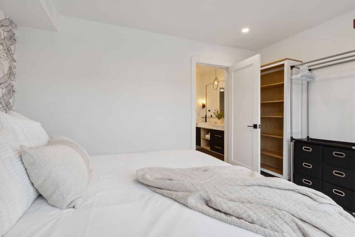 2 bedrooms, desk, iron/ironing board, free WiFi