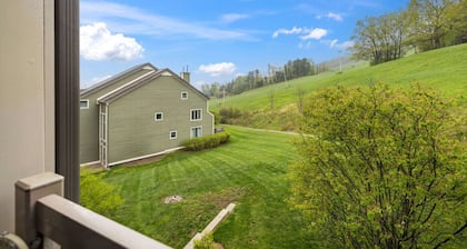 2BDR Blue Mountain Slopeside Condo