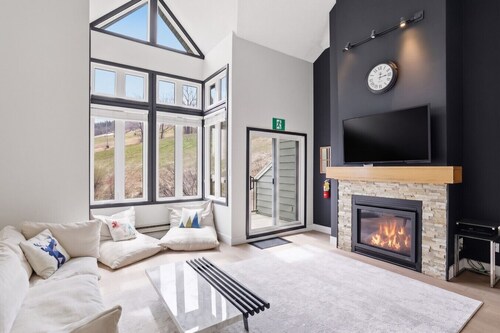 Newly Updated 2BDR Slopeside Condo at BM!