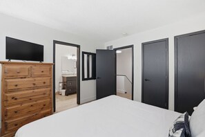 2 bedrooms, desk, iron/ironing board, free WiFi